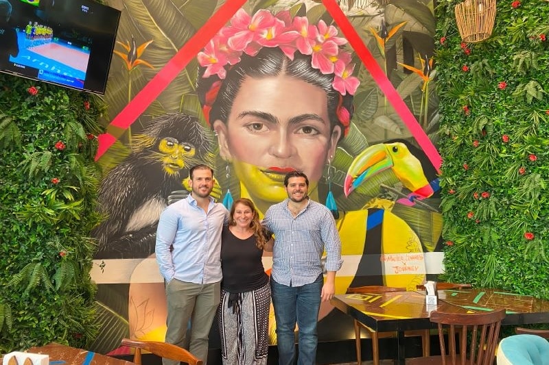 frida kahlo background three volunteers